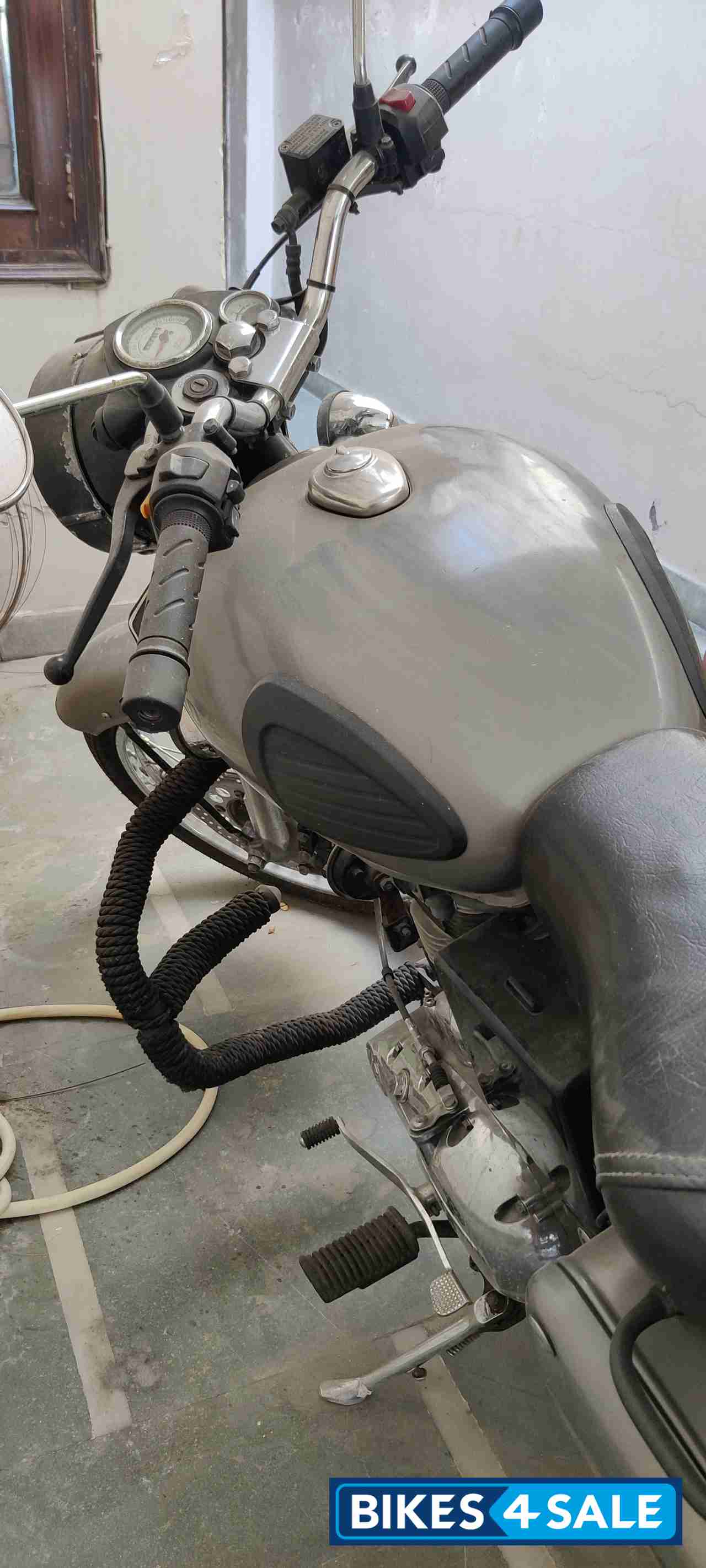 Grey Royal Enfield Classic 350 Grey Royal Enfield Classic 350