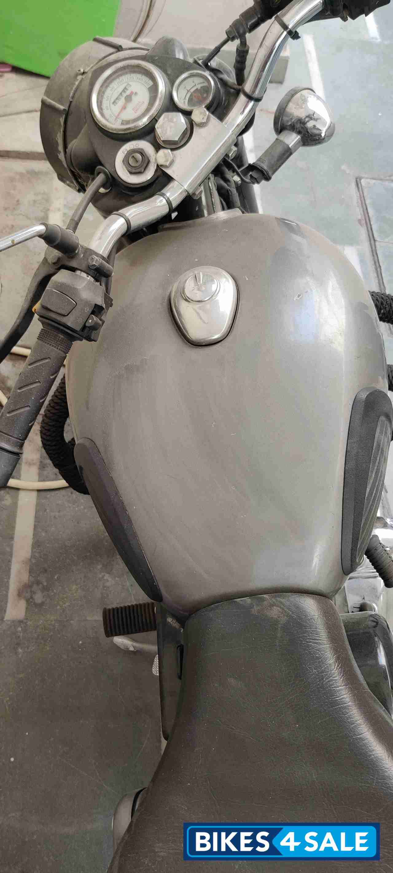 Grey Royal Enfield Classic 350 Grey Royal Enfield Classic 350