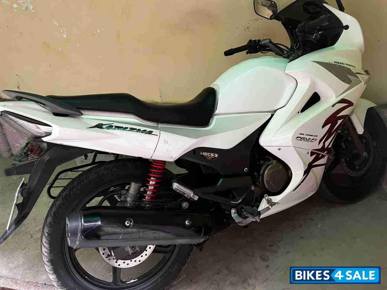 White Hero Karizma ZMR