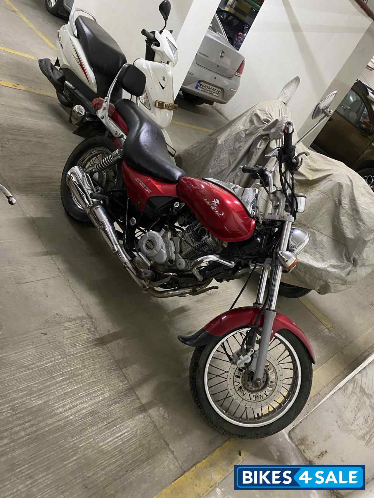 Bajaj Avenger 220 DTS-i