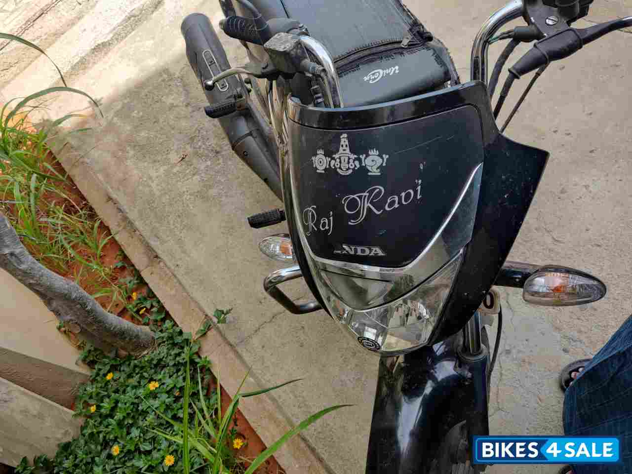 Black Honda CB Unicorn