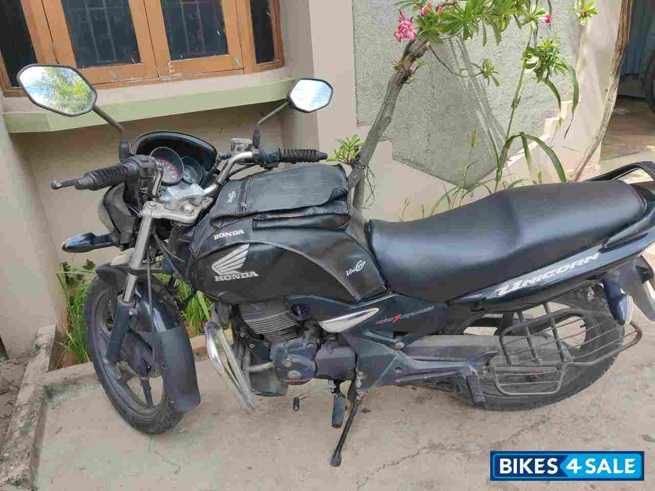 Black Honda CB Unicorn