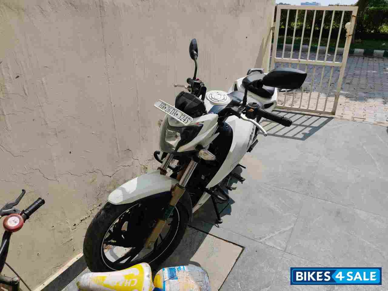 TVS Apache RTR 200 4V