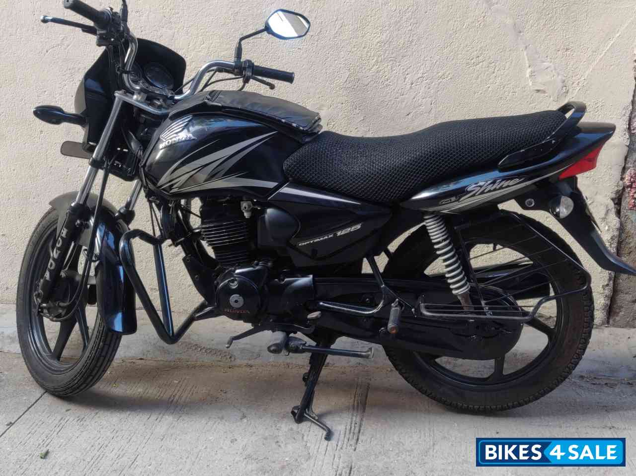 Black Honda CB Shine