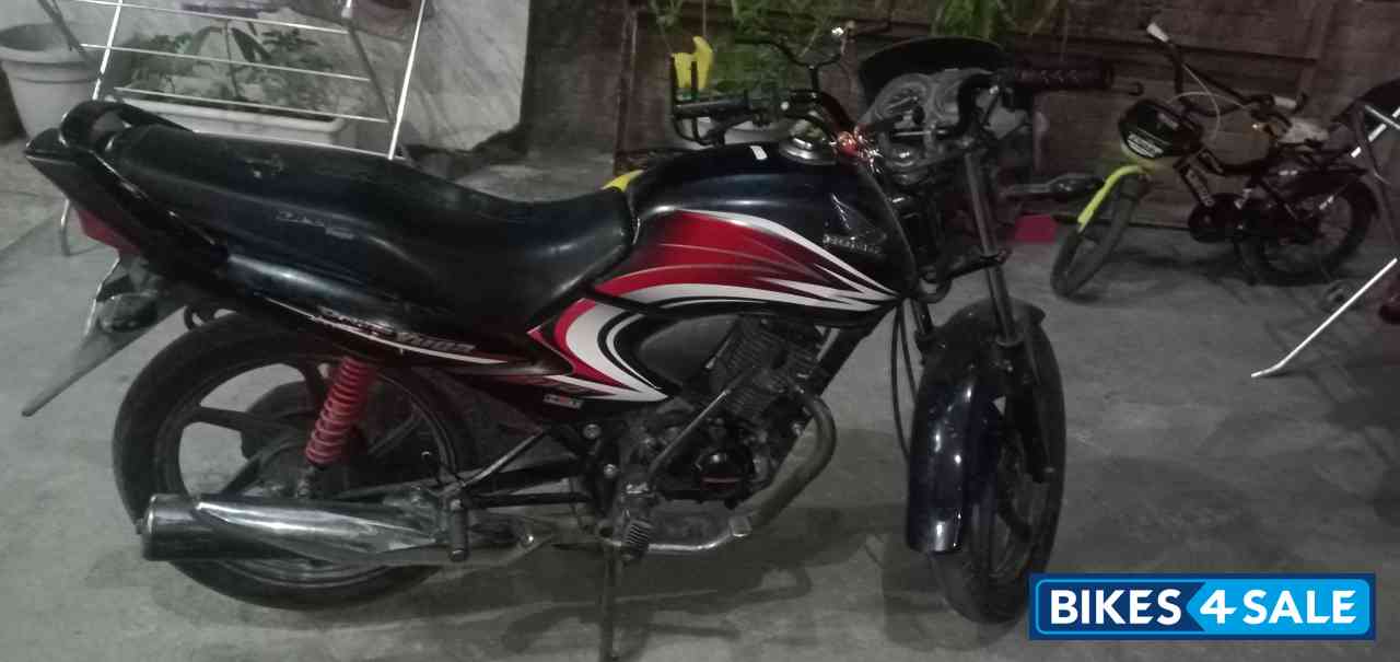 Black Honda Dream Yuga