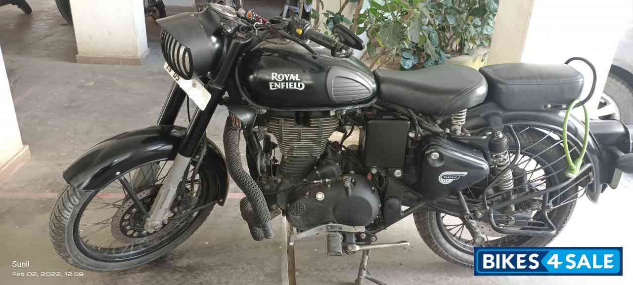 Royal Enfield Classic Stealth Black