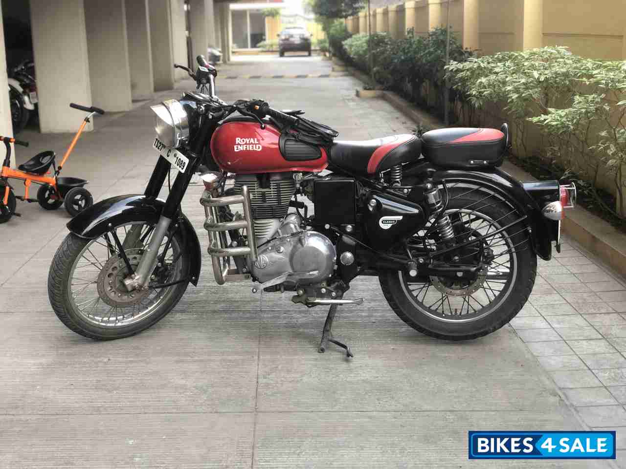 Royal Enfield Classic 350 Redditch Red