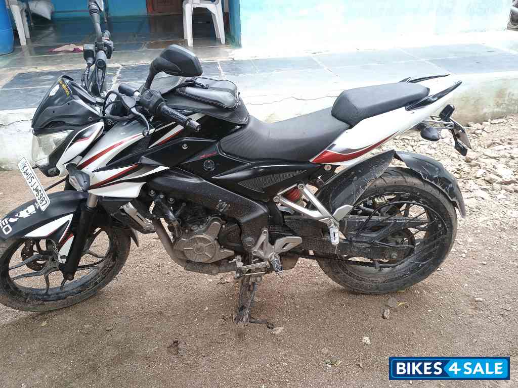 White And Black Bajaj Pulsar 200 NS