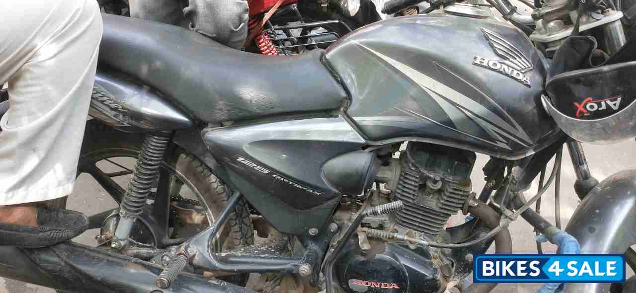 Grey Honda CB Shine SP