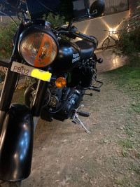 Stealth Black Royal Enfield Classic Stealth Black