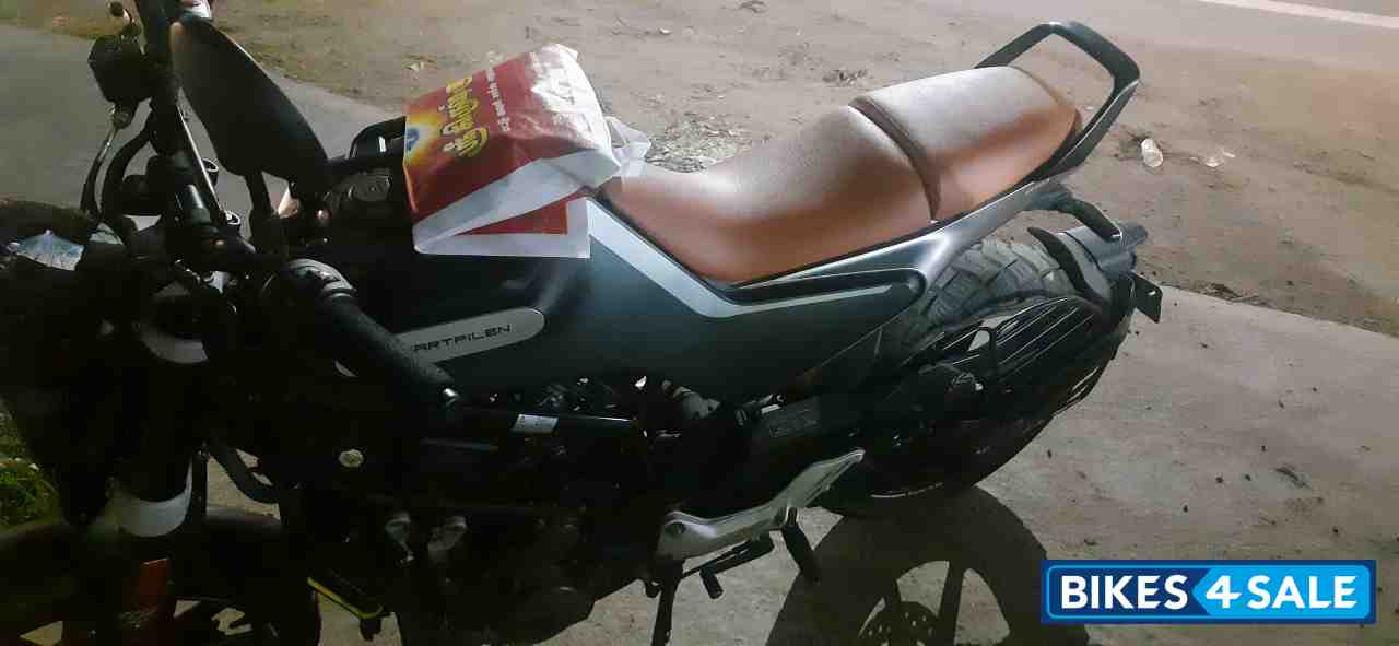 Dark Mat-grey Husqvarna Svartpilen 250 2020