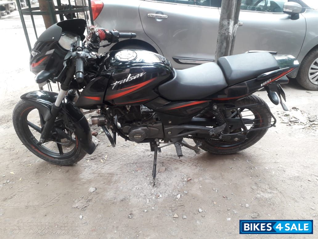 Black Bajaj Pulsar 180 DTSi