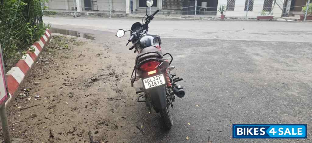 Red And Black Honda Livo