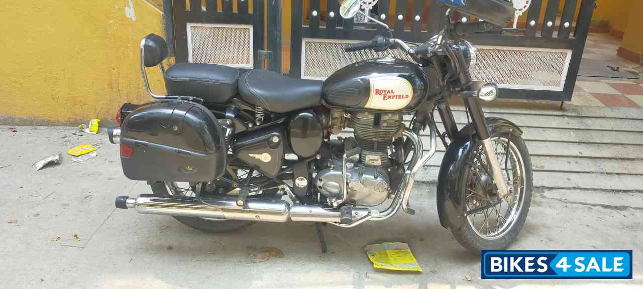 Black Royal Enfield Bullet Standard 350