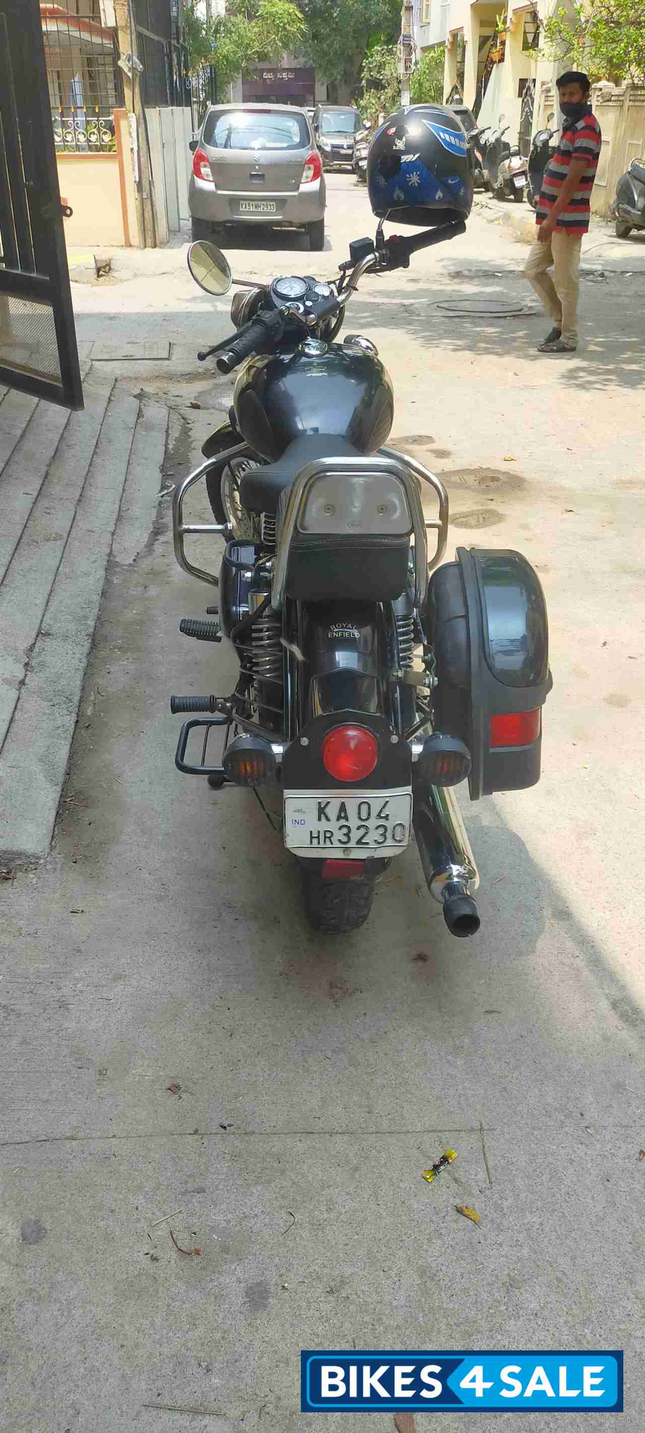 Black Royal Enfield Bullet Standard 350