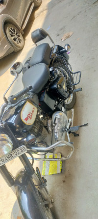 Black Royal Enfield Bullet Standard 350
