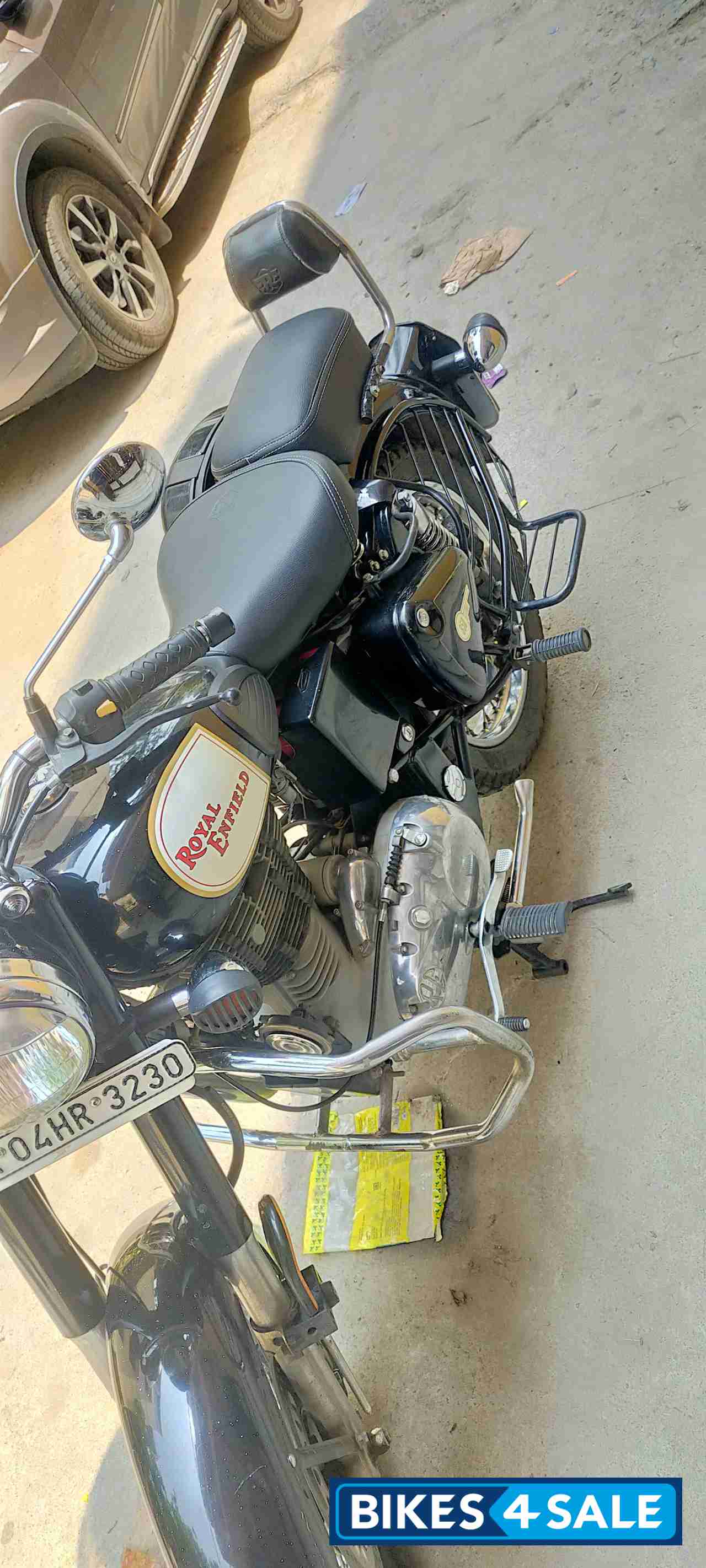 Black Royal Enfield Bullet Standard 350