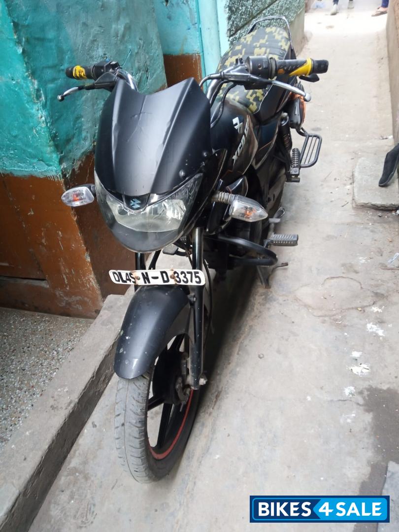 Black Bajaj XCD 125 DTS-Si