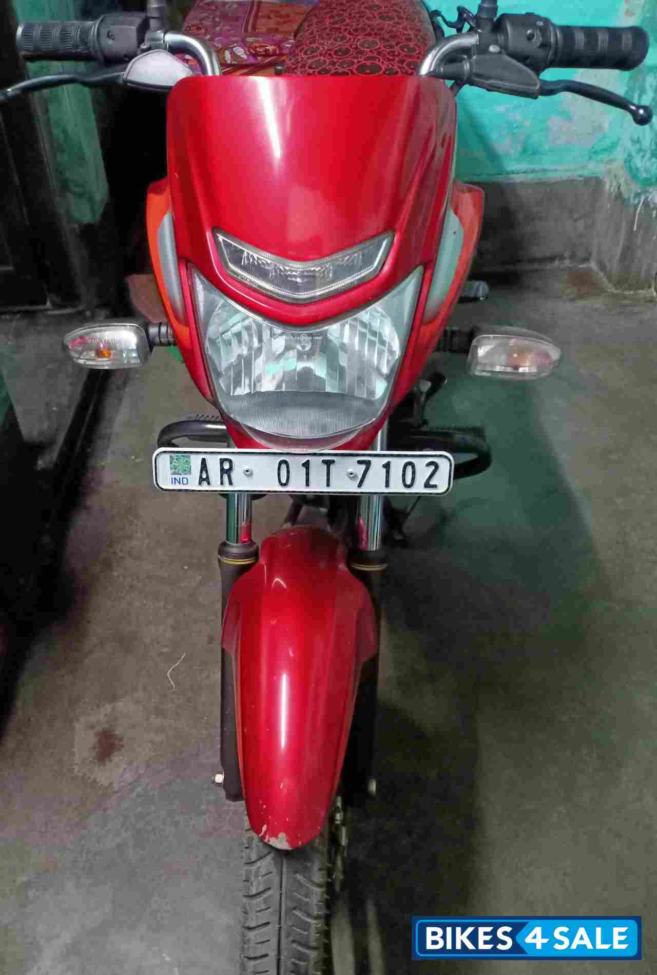 Red Bajaj Platina 110 H-Gear