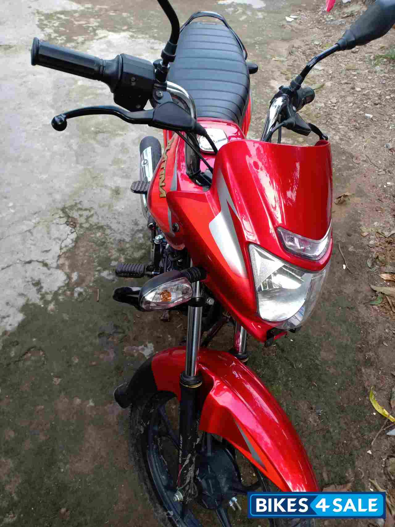 Red Bajaj Platina 110 H-Gear