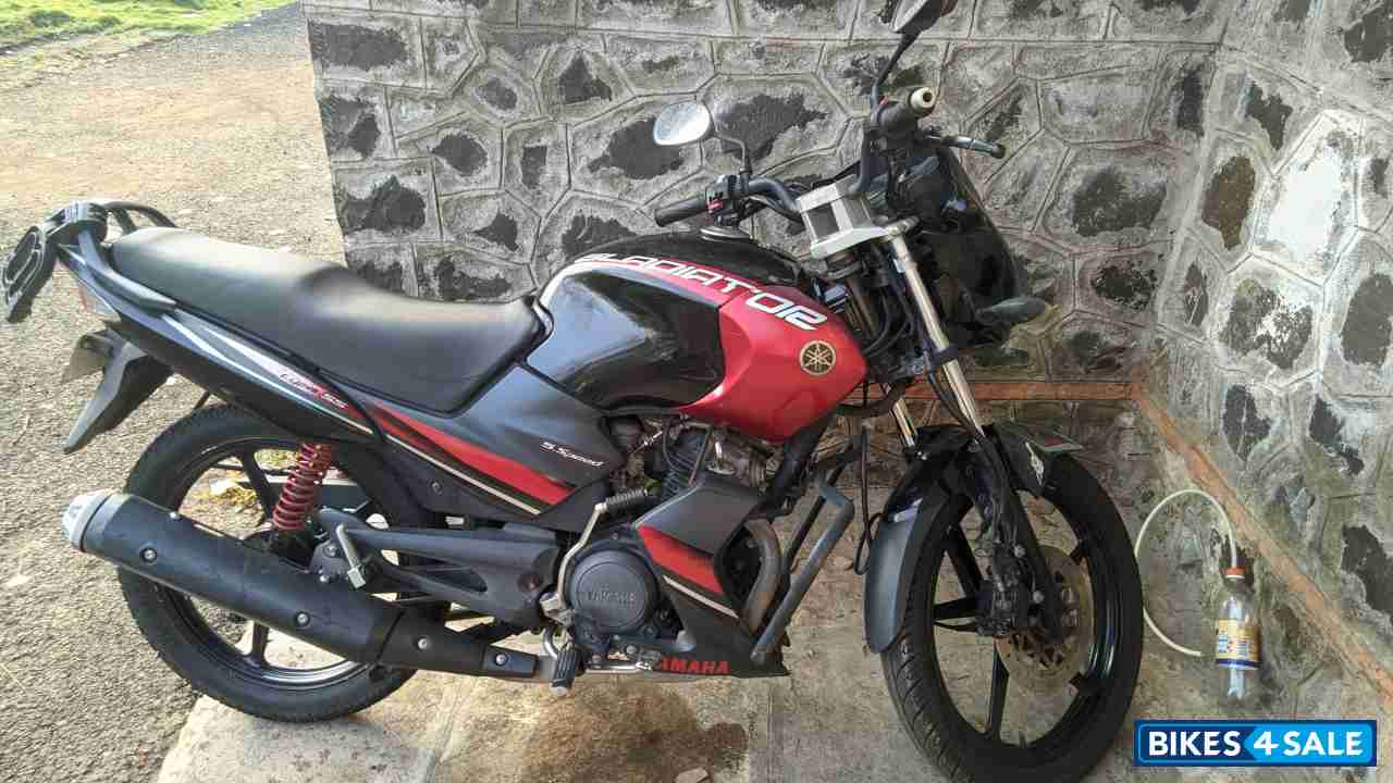 Black Yamaha Gladiator