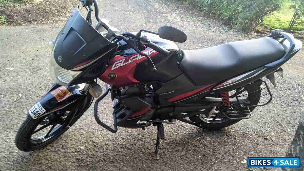 Black Yamaha Gladiator Black Yamaha Gladiator