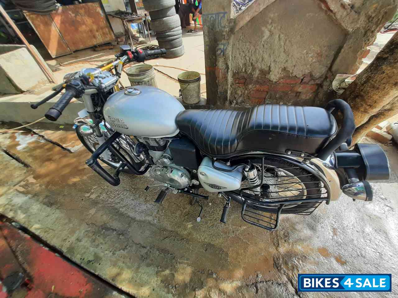 Silver Royal Enfield Bullet Electra Twinspark