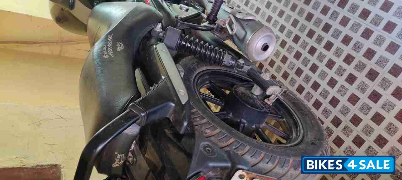 Black And Red Bajaj Avenger Street 220