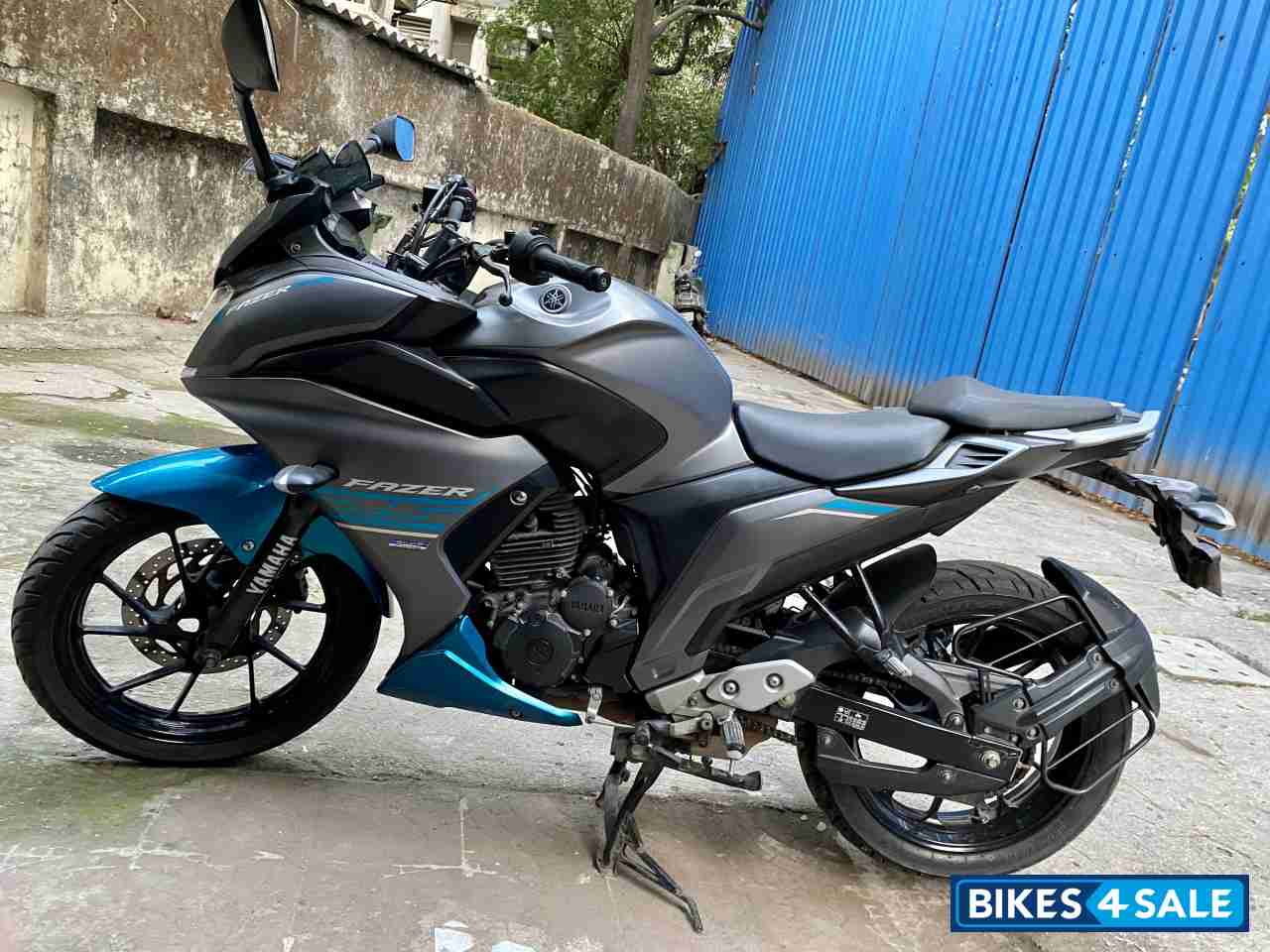 Silver Blue Yamaha Fazer 25