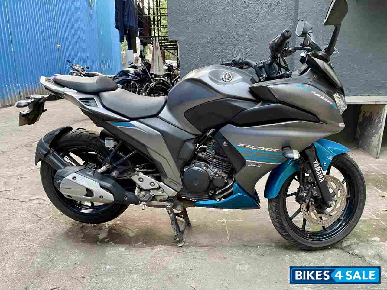 Silver Blue Yamaha Fazer 25