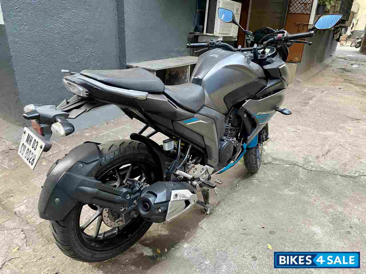 Silver Blue Yamaha Fazer 25