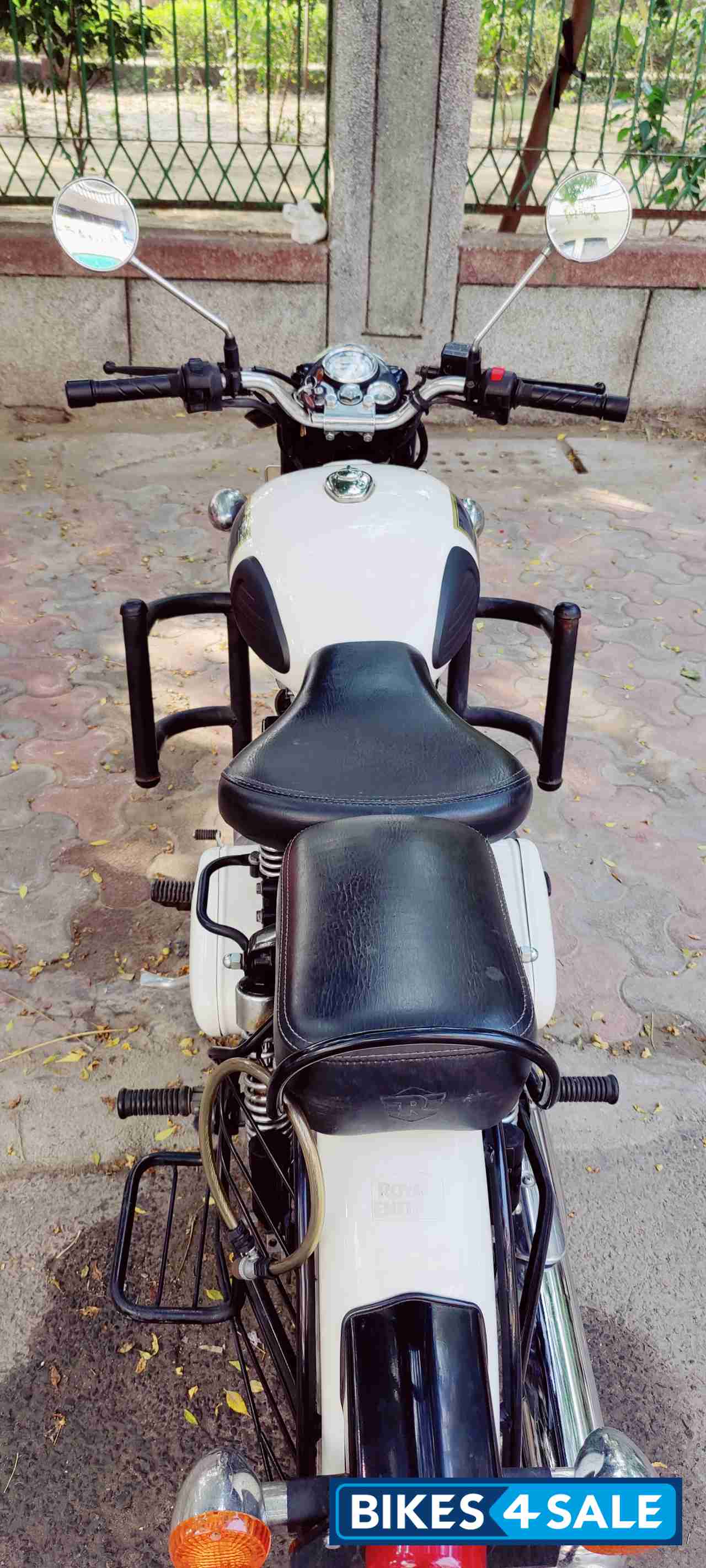 Ash White Royal Enfield Classic 350 Ash White Royal Enfield Classic 350