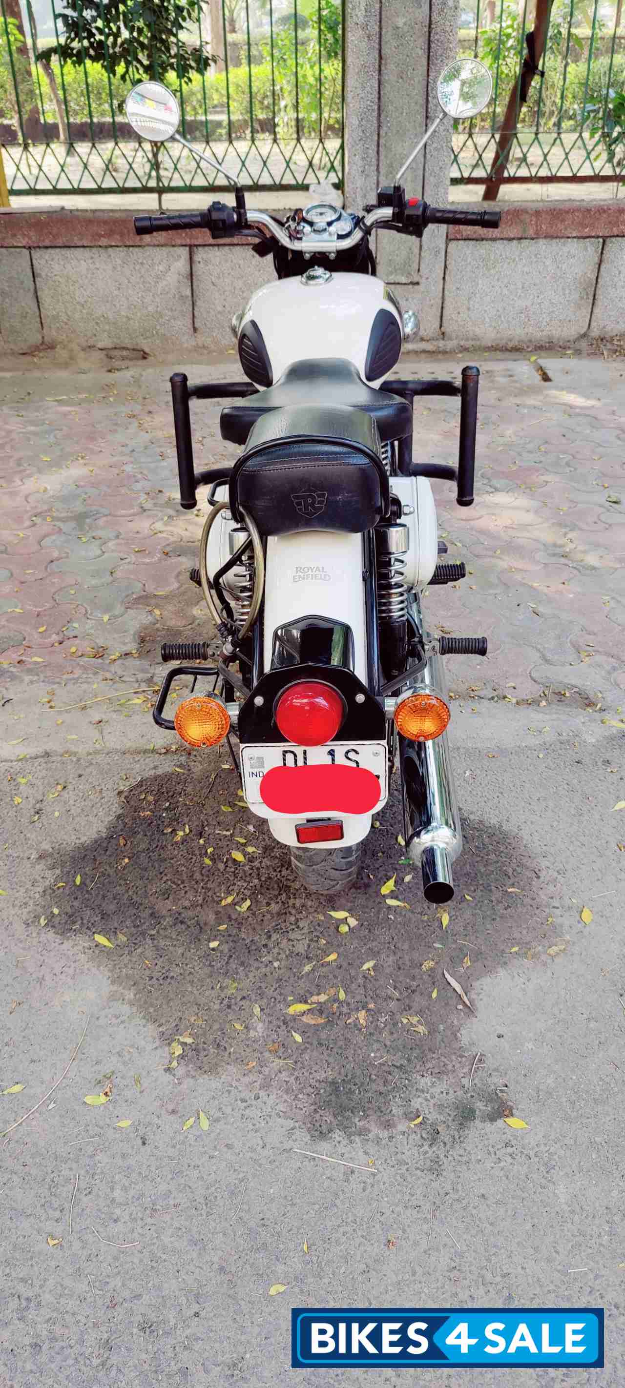 Ash White Royal Enfield Classic 350 Ash White Royal Enfield Classic 350