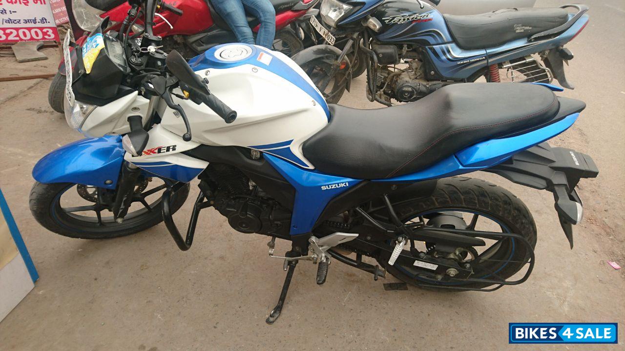 Blue & White Suzuki Gixxer 150 Blue & White Suzuki Gixxer 150