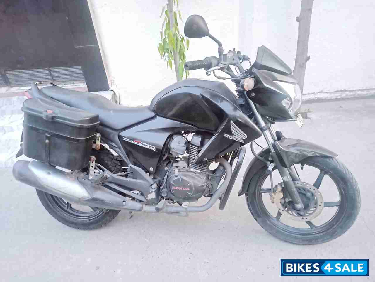 Black Honda Unicorn Dazzler