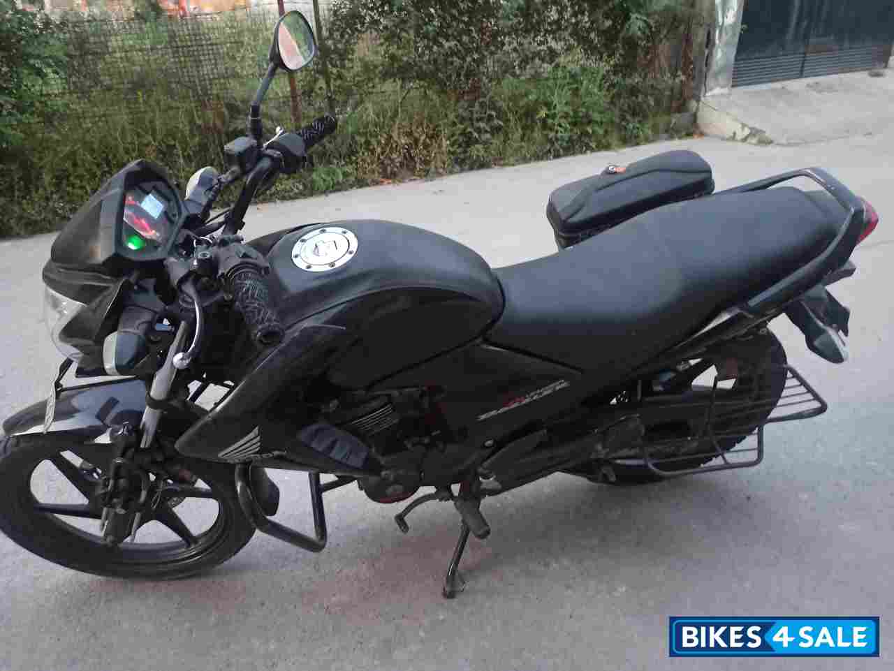 Black Honda Unicorn Dazzler