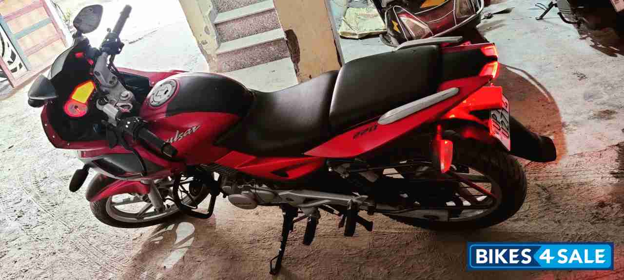 Bajaj Pulsar 220 DTSi Bajaj Pulsar 220 DTSi