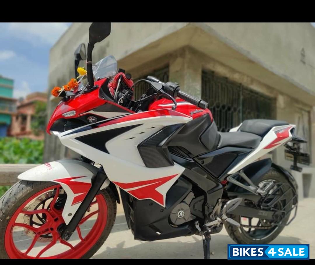 Red Recing Bajaj Pulsar RS 200