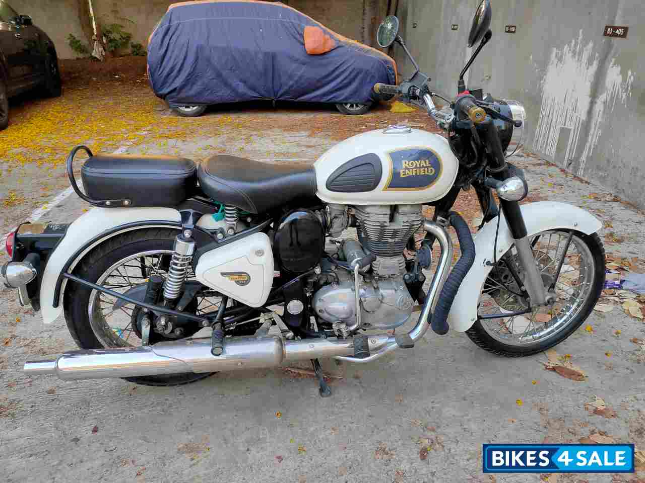 White Royal Enfield Classic 350