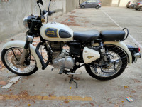 White Royal Enfield Classic 350