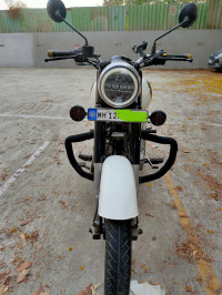 White Royal Enfield Classic 350