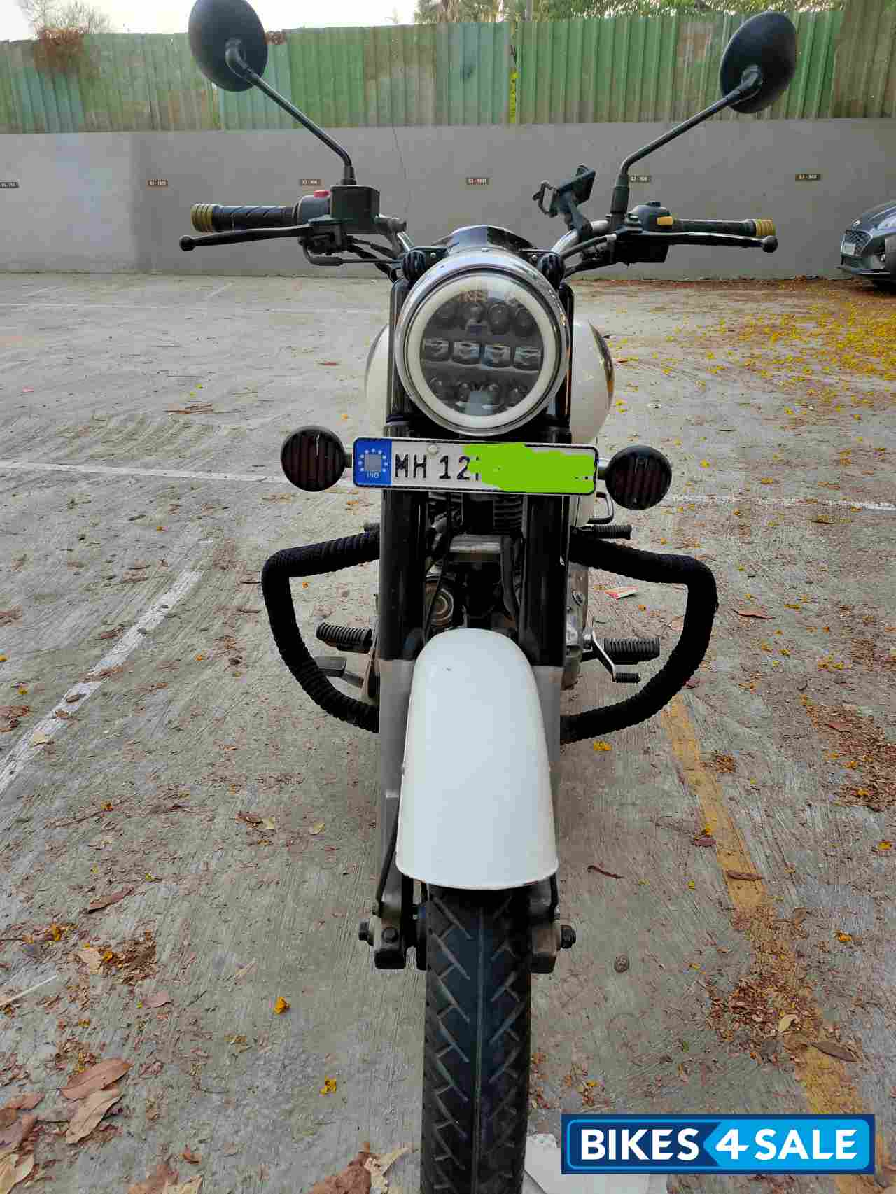 White Royal Enfield Classic 350