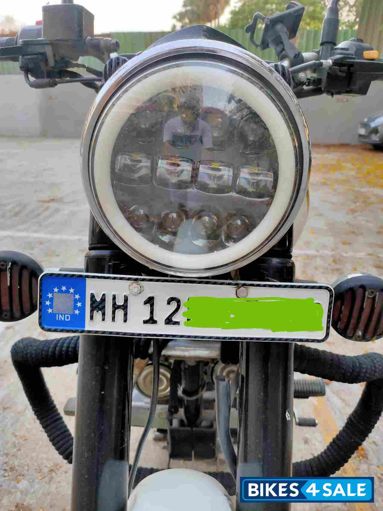 White Royal Enfield Classic 350