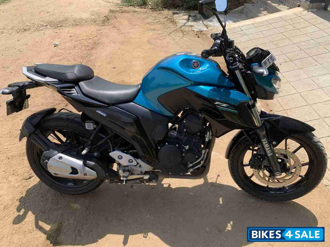 Yamaha FZ25