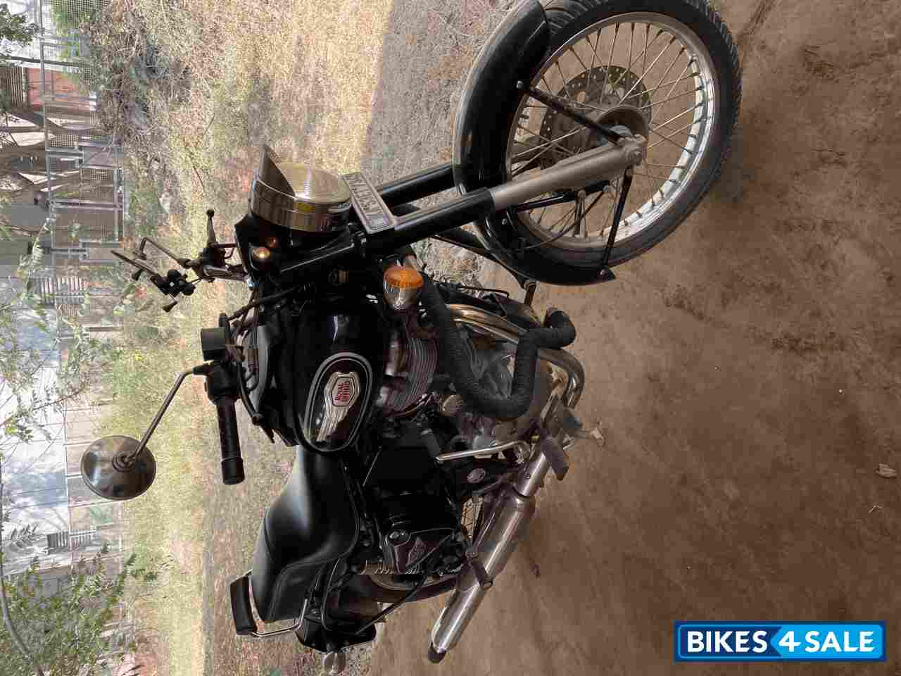 Black Royal Enfield Bullet 500