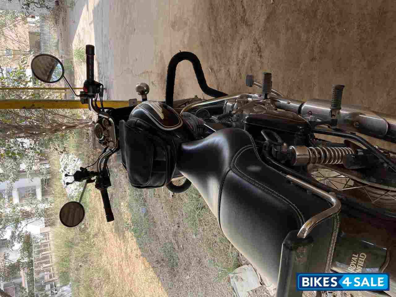 Black Royal Enfield Bullet 500