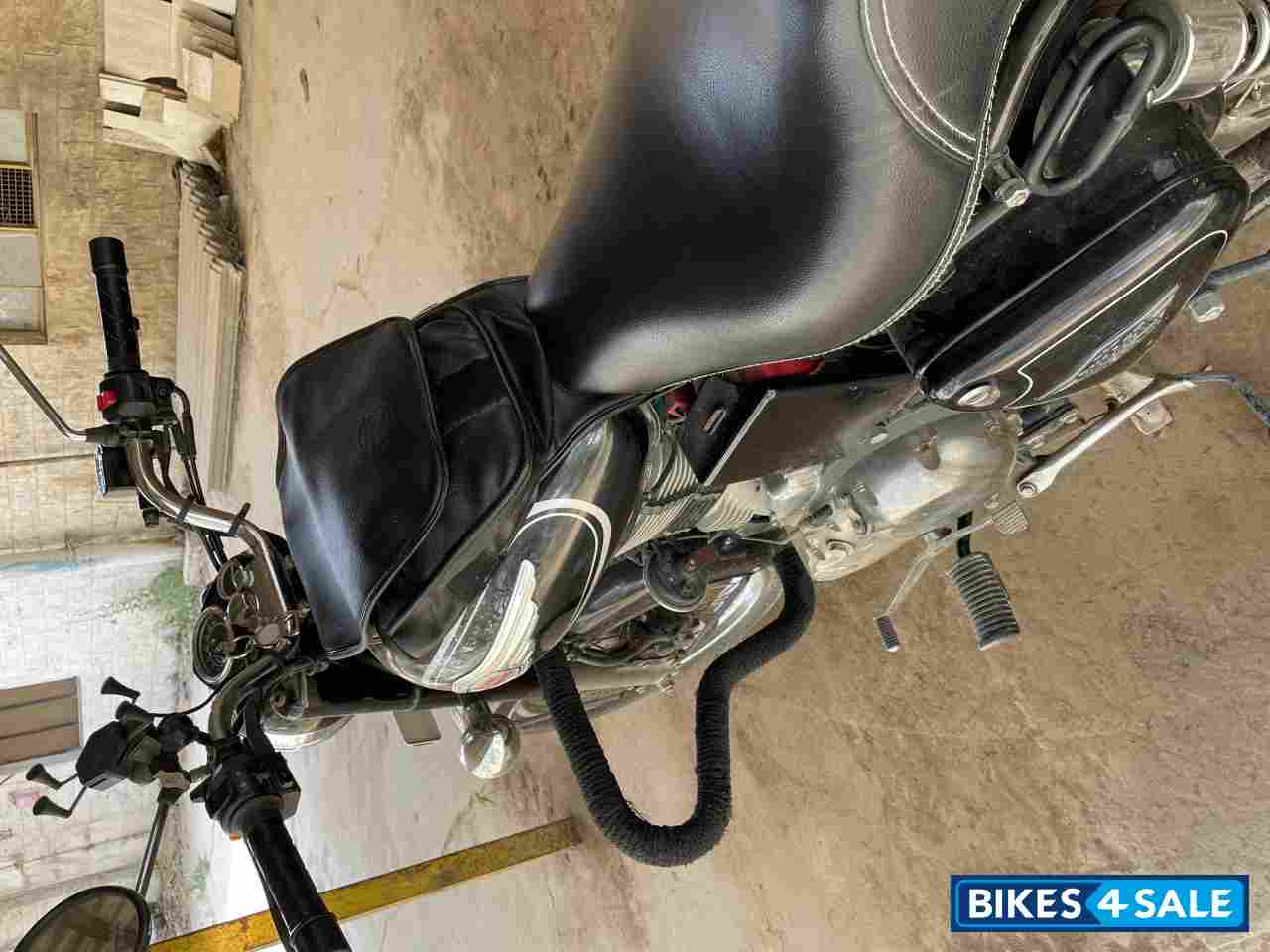 Black Royal Enfield Bullet 500