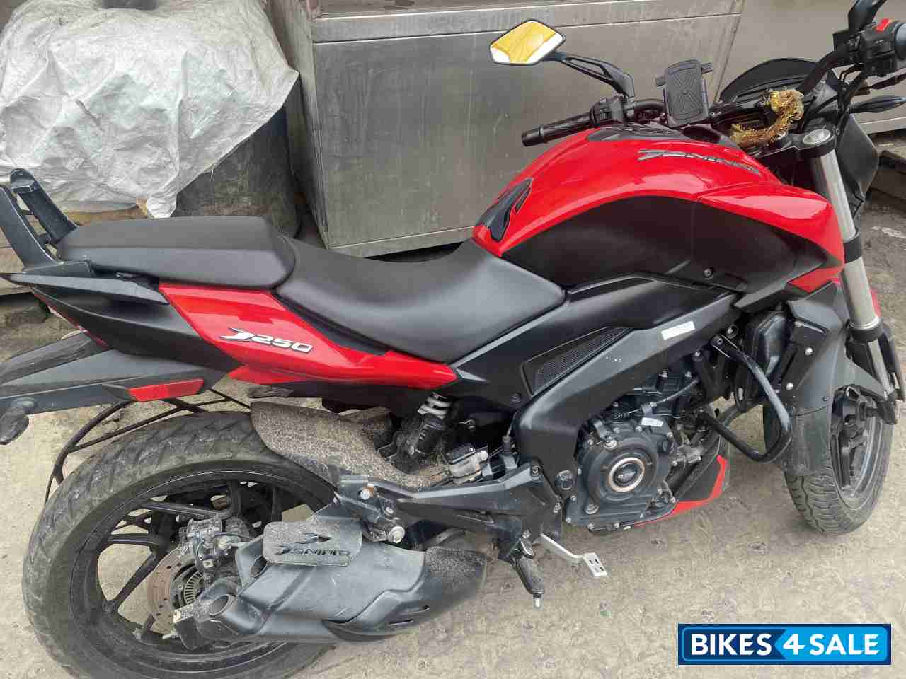 Red Bajaj Dominar 250