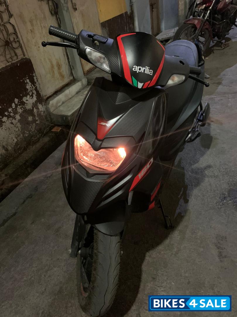 Carbon Black Aprilia SR 160 Carbon ABS