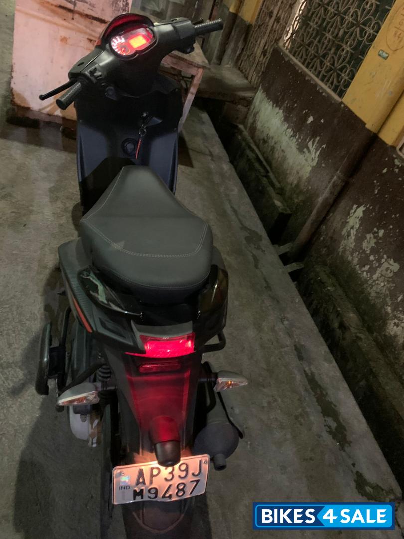 Carbon Black Aprilia SR 160 Carbon ABS